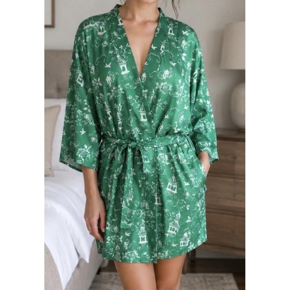 Toss Designs Robe Asian Pagoda Print Green Satin Fabric With Sash One Size
